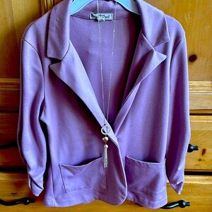 Light purple blazer. Size S. Accessory included.